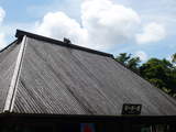 琉球村<br />
１-6″ hspace=”5″ class=”pict”/></a><br />
このお店は「ポーポー屋」っていうんだけど、屋根の上にはハトが２羽。あまりに出来すぎなんで作り物かと思ったけど、本物のハトだった<img decoding=